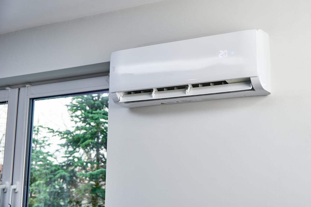 Installation professionnelle de thermopompe murale par Groupe Nova Climat